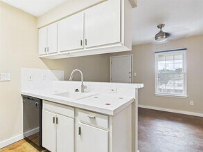 2302 East Side Dr in Austin, TX - Building Photo - Building Photo