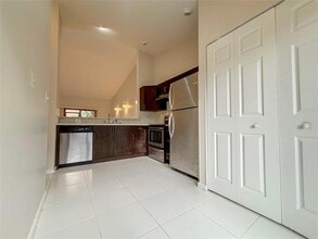 3551-3559 Riverside Dr in Coral Springs, FL - Building Photo - Building Photo
