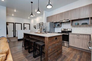 Quarry Town Apartments in Springfield, MO - Building Photo