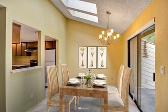 15212 Sunwood Blvd in Tukwila, WA - Building Photo - Building Photo