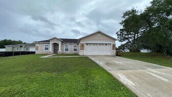 939 Halifax Dr in Kissimmee, FL - Building Photo