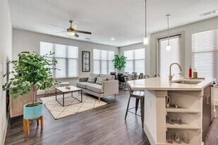 10550 N Central Expy in Dallas, TX - Building Photo