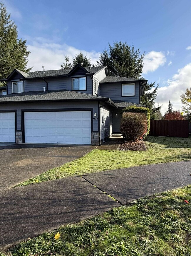 property at 904 Avalon Ct SE