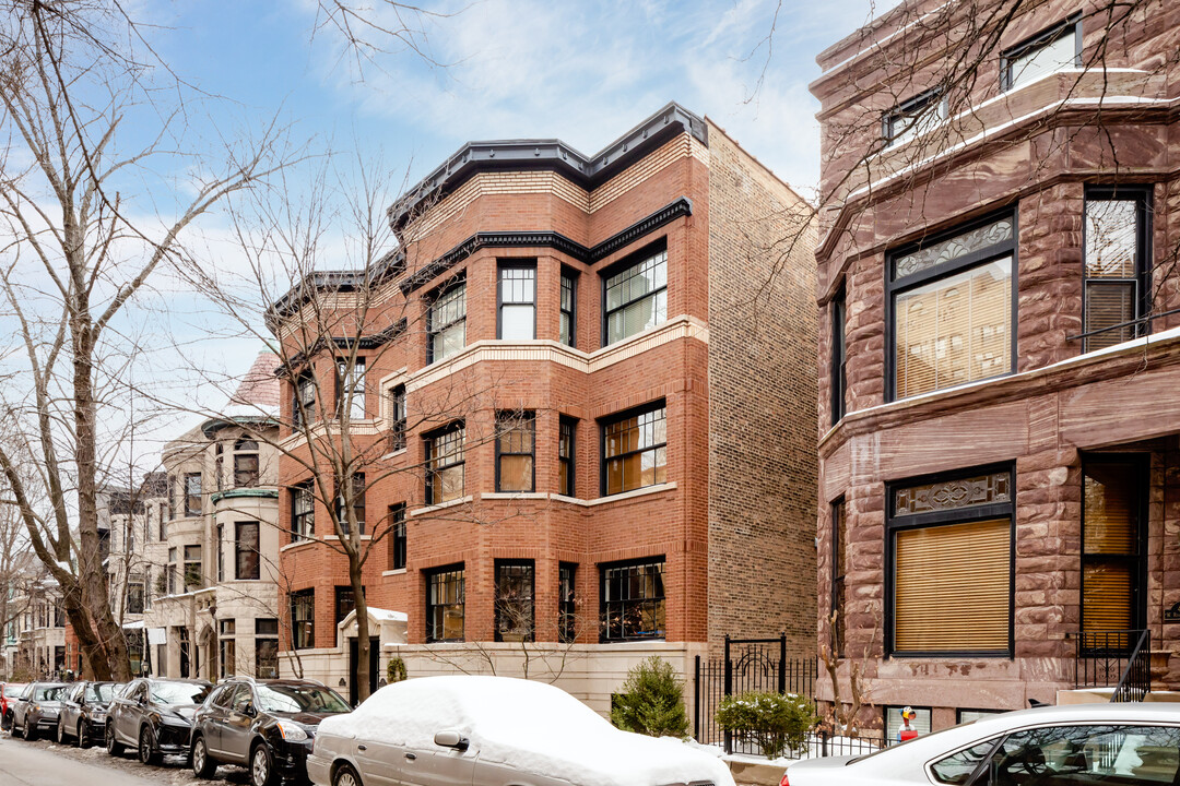 441 W Roslyn Pl in Chicago, IL - Building Photo