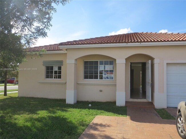 28524 SW 130th Pl in Homestead, FL - Building Photo - Building Photo