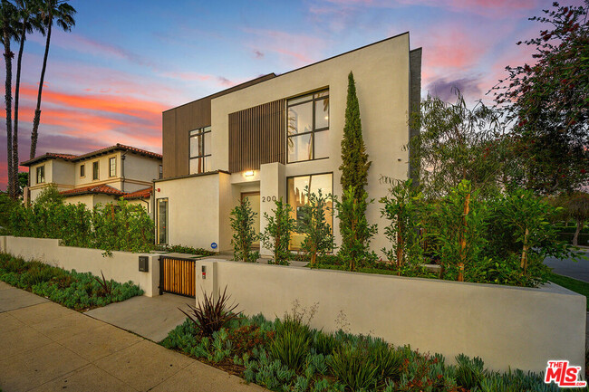 200 N Doheny Dr in Beverly Hills, CA - Building Photo - Building Photo