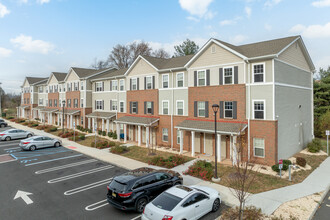 Red Rock Preserve in Branchburg, NJ - Foto de edificio - Building Photo