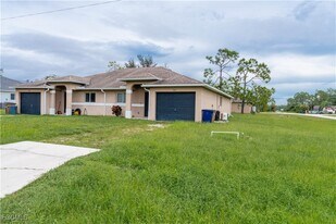 867 Bedford Dr in Lehigh Acres, FL - Building Photo