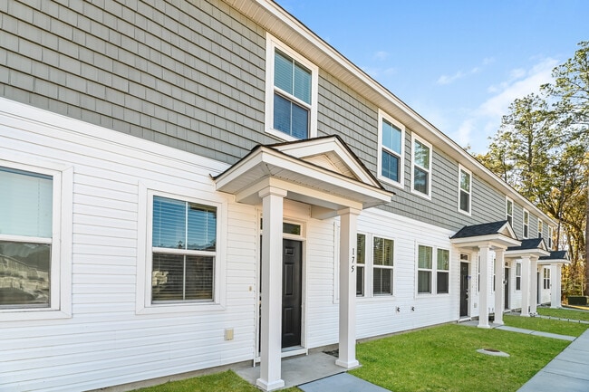 175 Morning Line Dr in Moncks Corner, SC - Foto de edificio - Building Photo