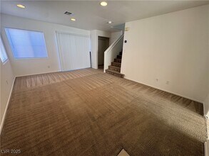 10456 Coyote Cub Ave in Las Vegas, NV - Building Photo - Building Photo