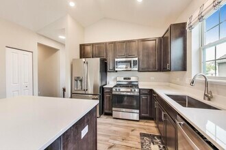 1101 Black Cherry Dr in Crystal Lake, IL - Building Photo - Building Photo