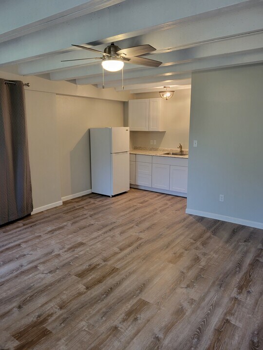 5916 Lago Vista Way, Unit B in Lago Vista, TX - Foto de edificio