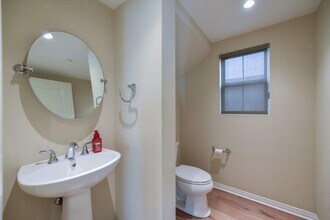 54 Maple Ash in Irvine, CA - Building Photo - Building Photo