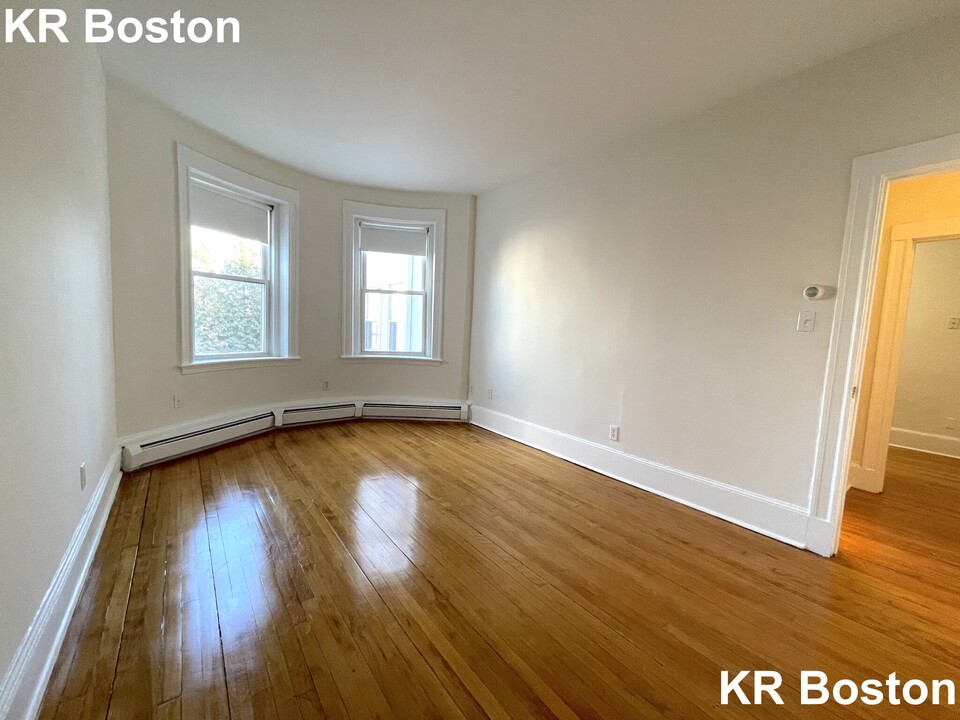 14 Fairbanks St in Brookline, MA - Building Photo