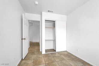 9360 Leaping Lilly Ave in Las Vegas, NV - Building Photo - Building Photo