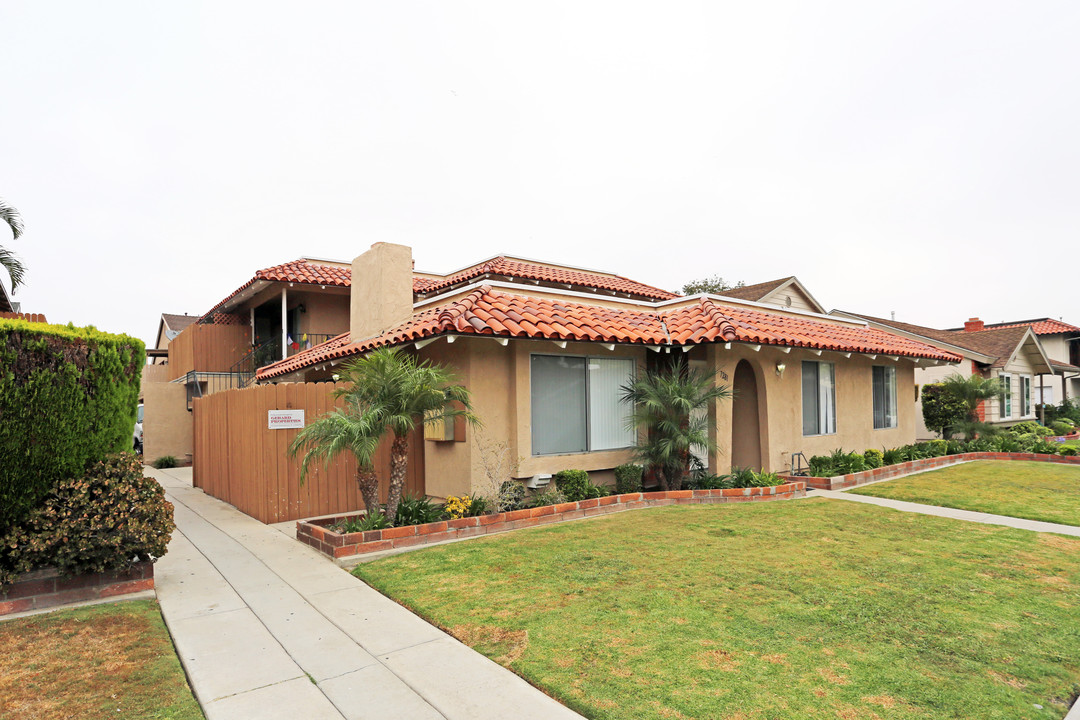 7281 Corsican Dr in Huntington Beach, CA - Building Photo