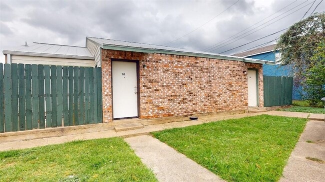 property at 725 Peppertree Dr