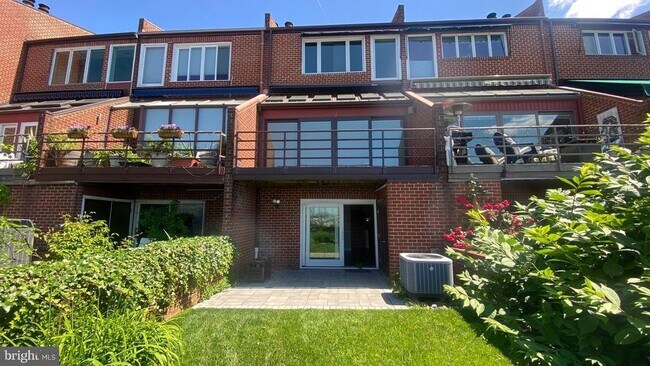 2379 Boston St in Baltimore, MD - Building Photo - Building Photo