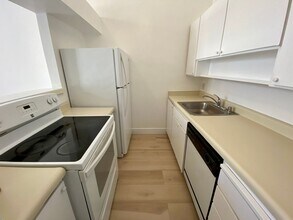 310 N Civic Dr in Walnut Creek, CA - Building Photo - Building Photo