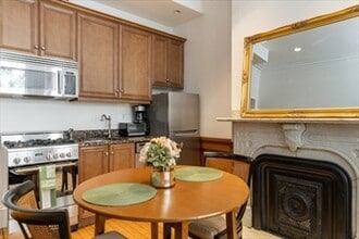 1609 Tremont St, Unit 1 in Boston, MA - Foto de edificio - Building Photo