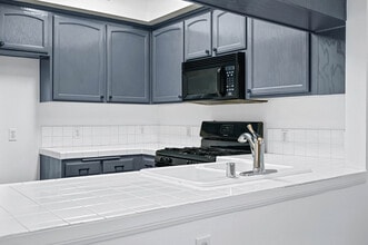 4620 Vista Del Monte Ave in Los Angeles, CA - Building Photo - Building Photo