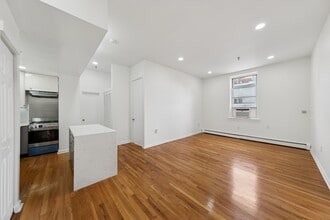 319 Barrow St in Jersey City, NJ - Building Photo - Building Photo