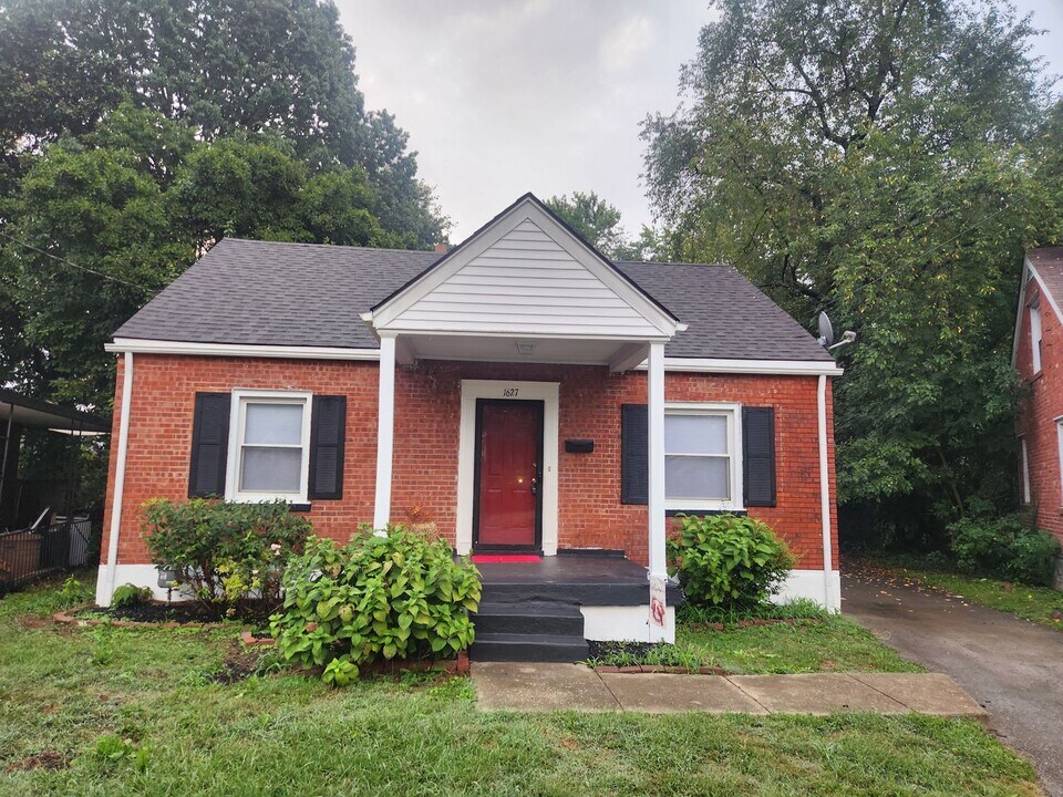 1627 Catalpa St in Louisville, KY - Building Photo