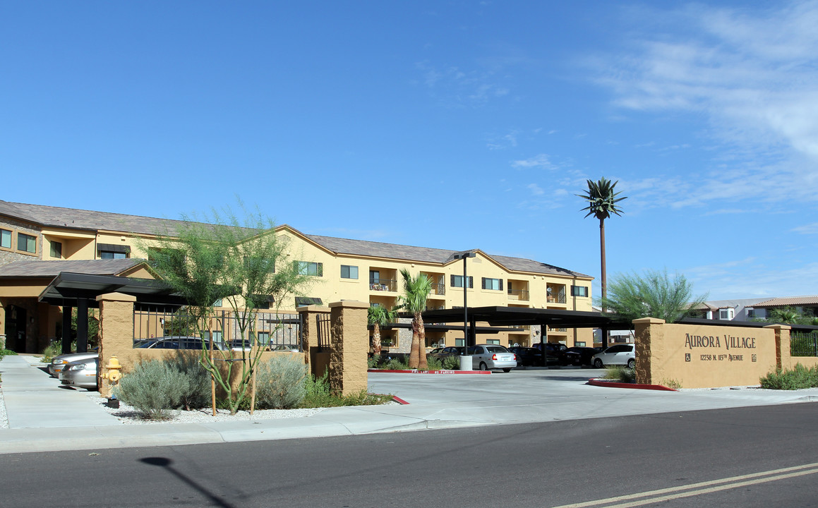 Aurora Village Apartments in Youngtown, AZ - Foto de edificio