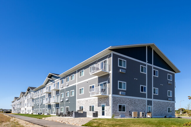 Sweetgrass Crossing in Brookings, SD - Foto de edificio - Building Photo