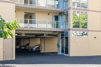 Ainahau Vista in Honolulu, HI - Foto de edificio - Building Photo