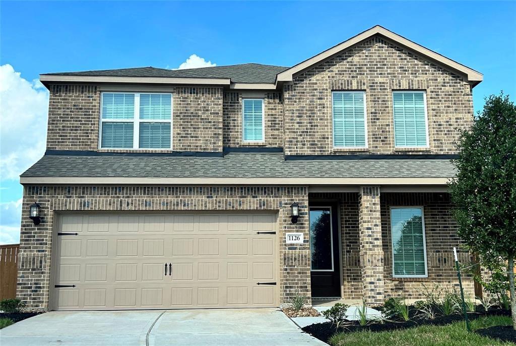 1126 Whispering Winds Dr in Beasley, TX - Foto de edificio