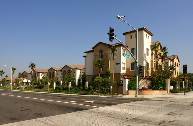 Gardens at Sierra (55+ Senior Community) in Fontana, CA - Foto de edificio - Building Photo