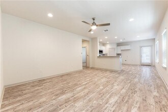 8304 Mimi Ln in Austin, TX - Building Photo - Building Photo