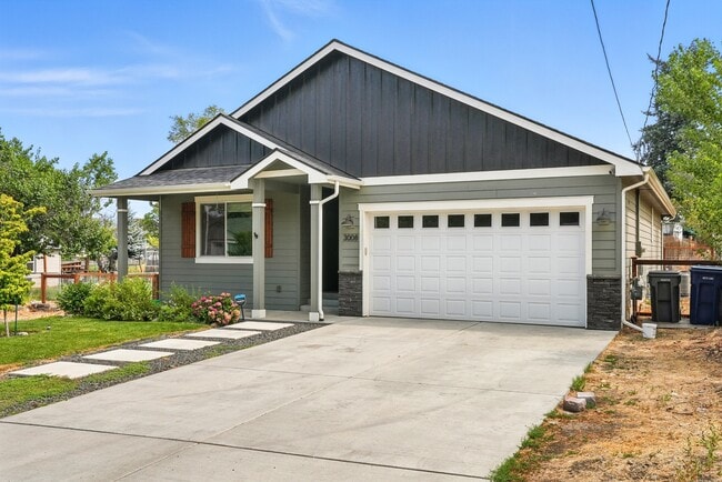 3008 N Marguerite Rd in Millwood, WA - Building Photo - Building Photo