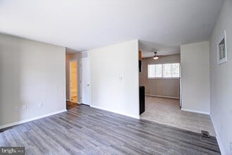 285 Pinoak Dr in Frederick, MD - Building Photo - Building Photo