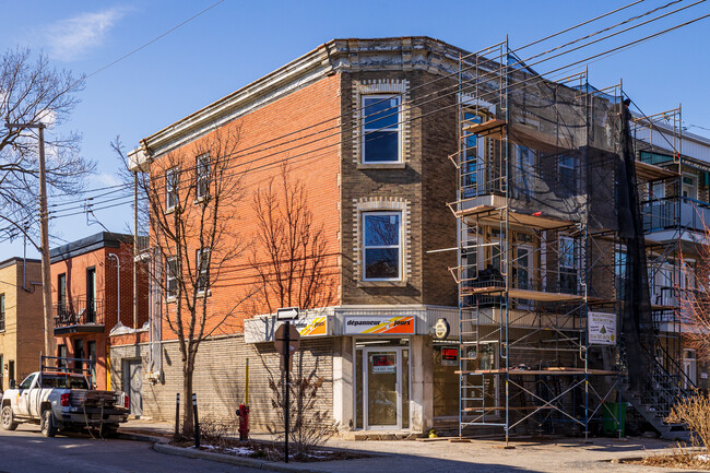 2701 Dandurand Rue