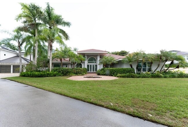 7440 SW 170th Terrace in Palmetto Bay, FL - Building Photo - Building Photo