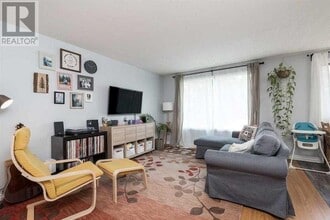 93 Simon Fraser Blvd W in Lethbridge, AB - Building Photo - Building Photo