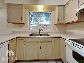 3696 W Sunglade Dr in Tucson, AZ - Building Photo - Building Photo