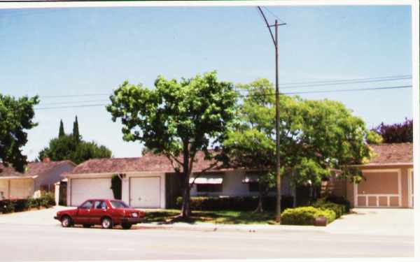 1867 S Springer Rd in Mountain View, CA - Foto de edificio - Building Photo