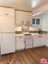 1032 S Burlington Ave in Los Angeles, CA - Building Photo - Building Photo