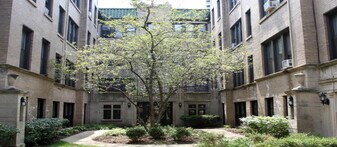 635 W Roscoe St in Chicago, IL - Building Photo