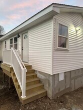 19 Leslie Rd, Unit ADU Apartment Unit in Worcester, MA - Building Photo - Building Photo