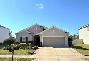 3947 Wind Dancer Cir in St. Cloud, FL - Building Photo