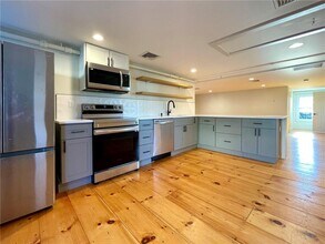 5 John St in Bristol, RI - Building Photo - Building Photo