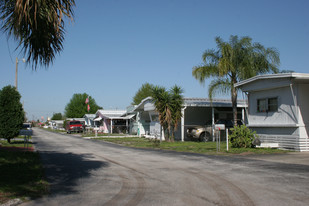 Lake Blue Mobile Home Park in Auburndale, FL - Building Photo