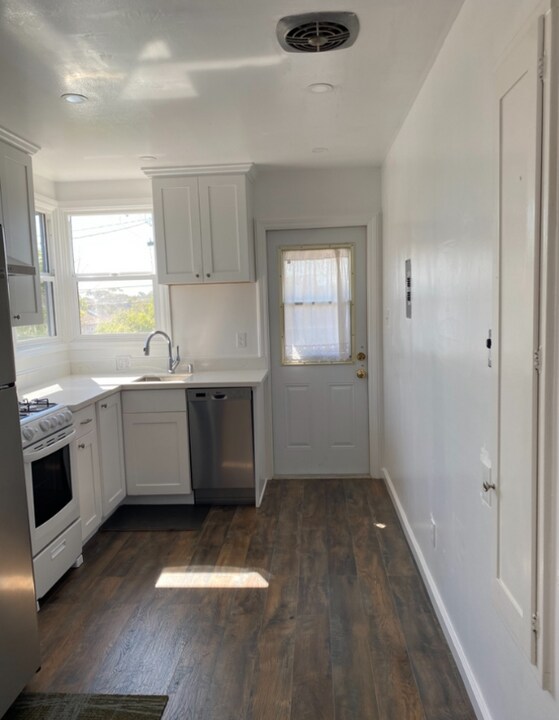 29 Northwood Dr in South San Francisco, CA - Building Photo