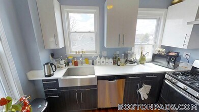 6 Hinckley St in Somerville, MA - Building Photo - Building Photo