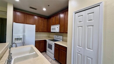 2079 Cypress Bay Blvd in Kissimmee, FL - Building Photo - Building Photo