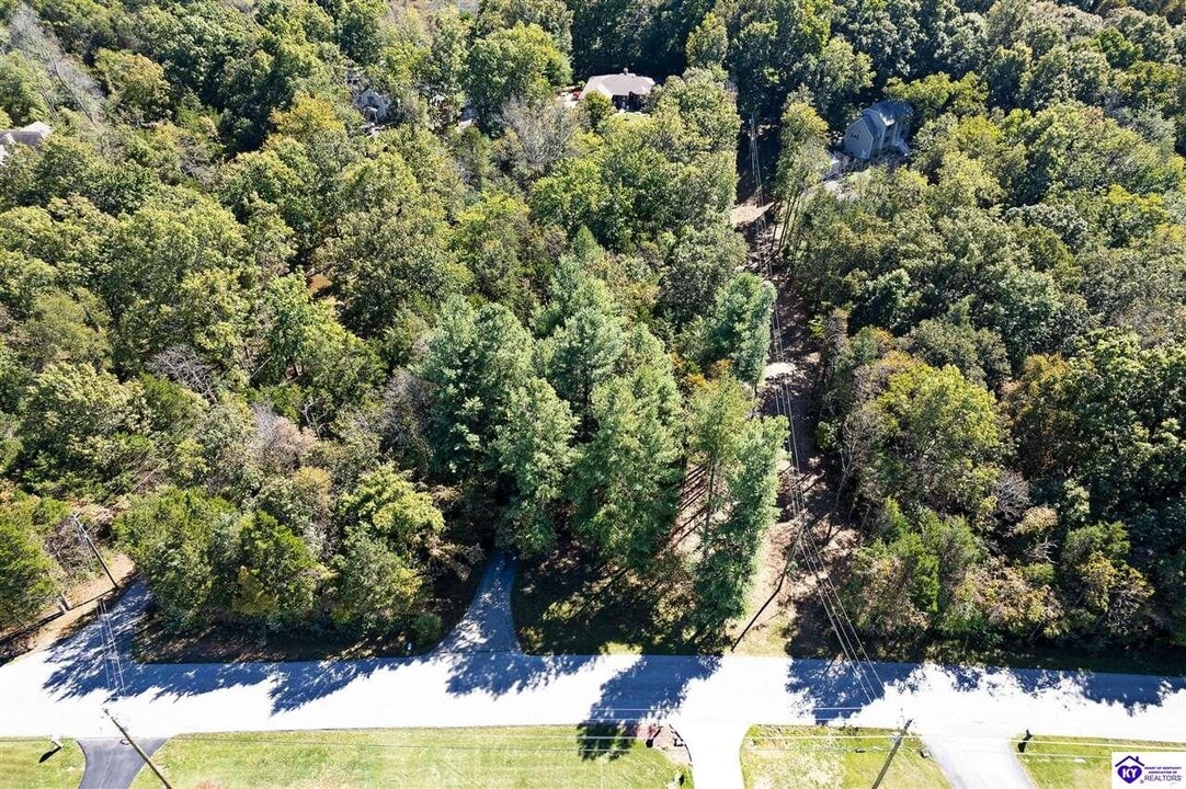 306 Forest Trce in Radcliff, KY - Building Photo